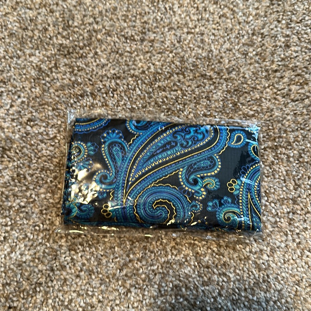 Paisley Self-tie Bow Tie in Blue and Black Hisdern with matching pocket square - Picture 3 of 3